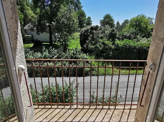 Privative Dans Ferme Renovee A 7mn De Perigueux Champcevinel